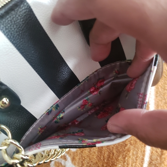 ❗SOLD❗Betsey Johnson Mini Satchel Crossbody Purse. NWOT - Picture 7 of 13